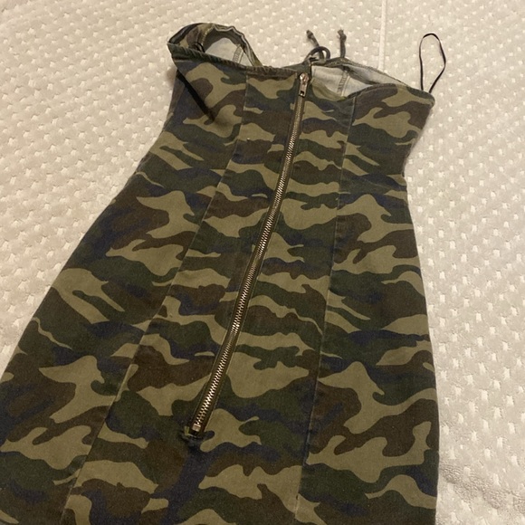 Fashion nova camo dress - Picture 3 of 4